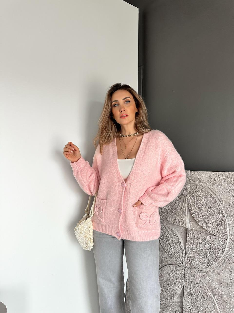 Pembe Fiyonk İşlemeli Yumoş Hırka