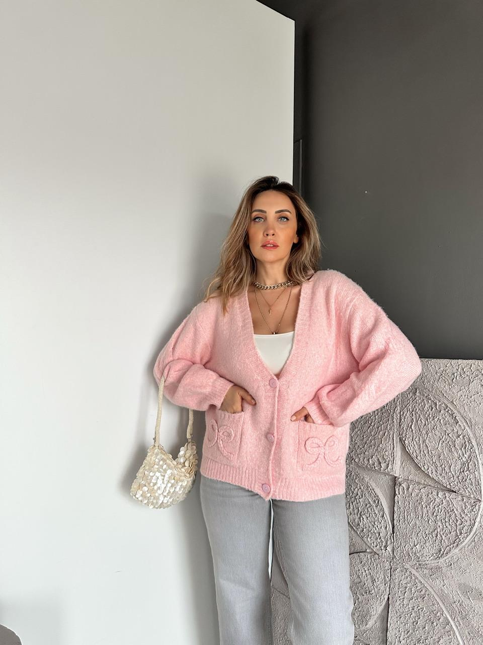 Pembe Fiyonk İşlemeli Yumoş Hırka
