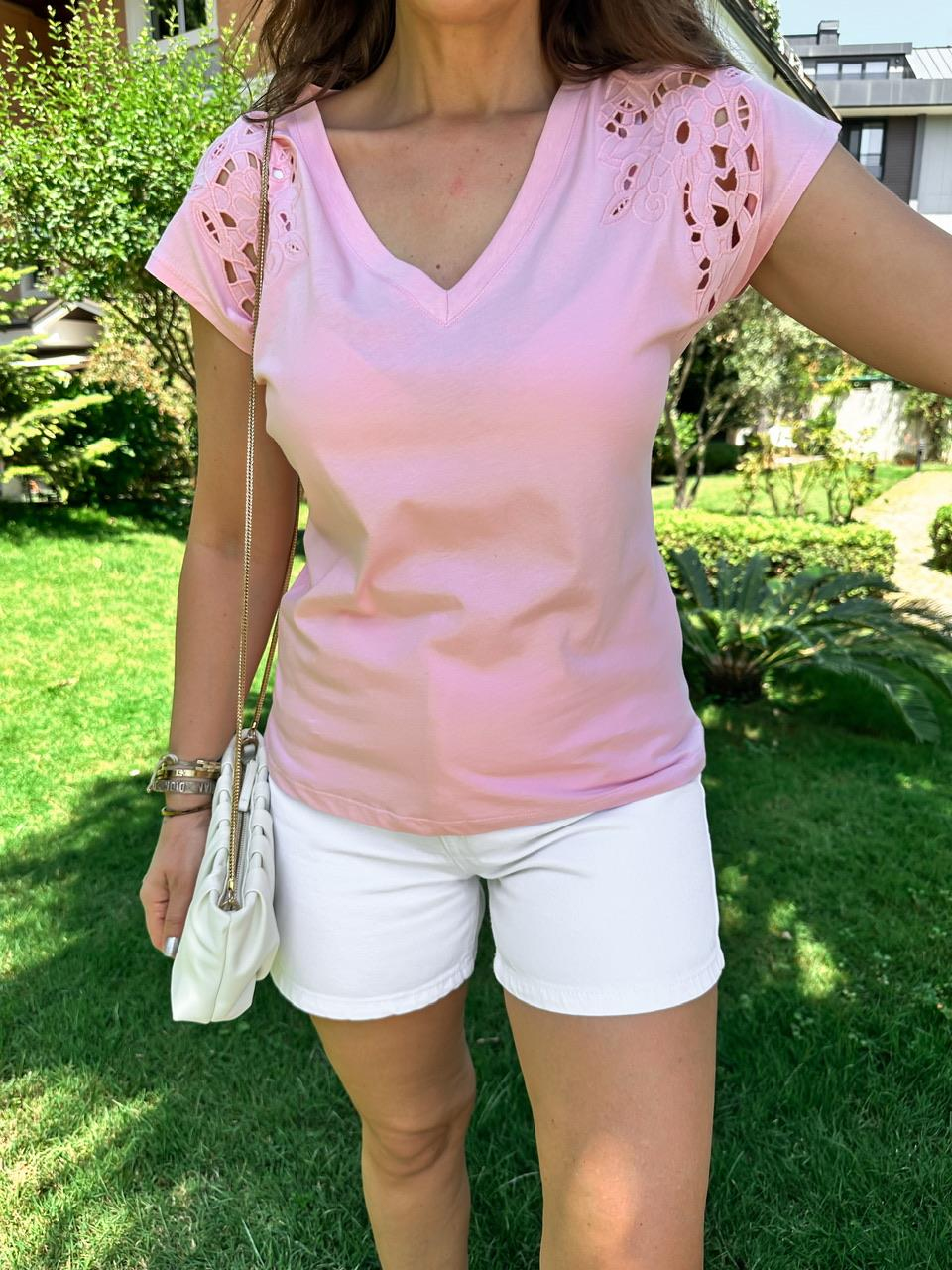 Pembe Omuzları Fistolu Orijinal Tshirt