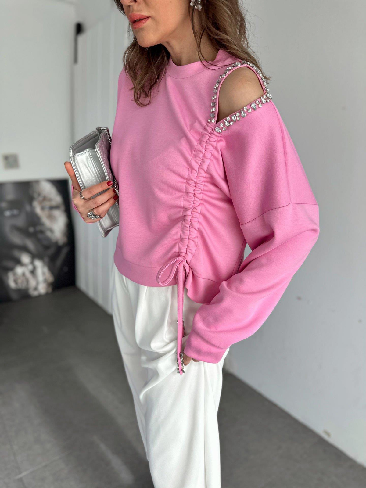 Pembe Omzu Taşlı Büzgülü Sweatshirt