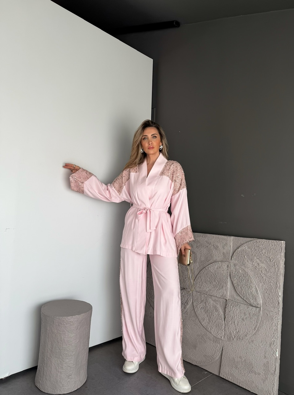 Pembe Pul İşlemeli Kuşaklı Şık Takım
