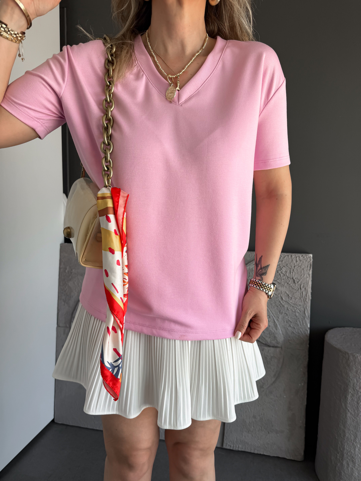 Pembe V Yaka Modal Basic Tshirt