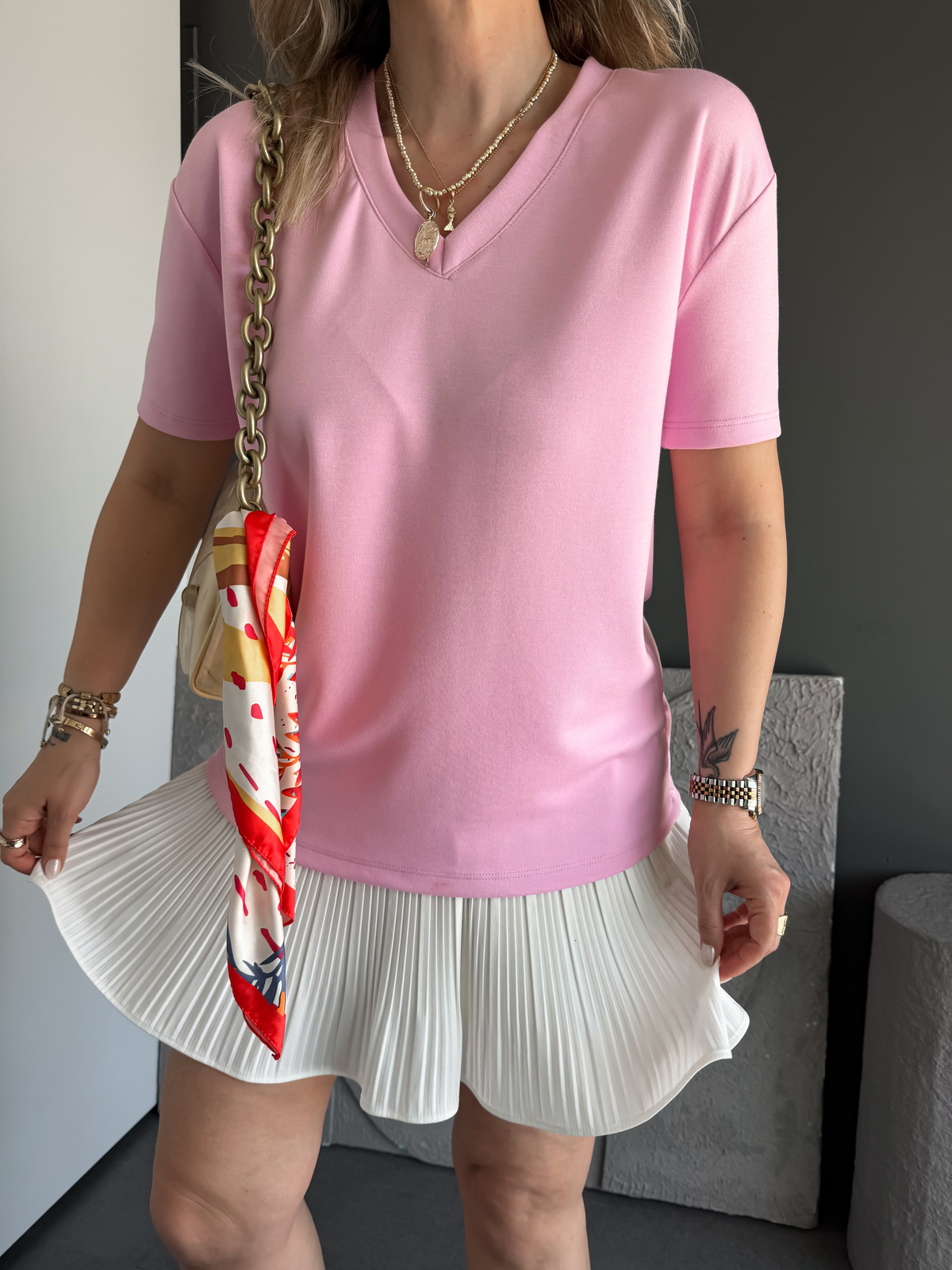 Pembe V Yaka Modal Basic Tshirt