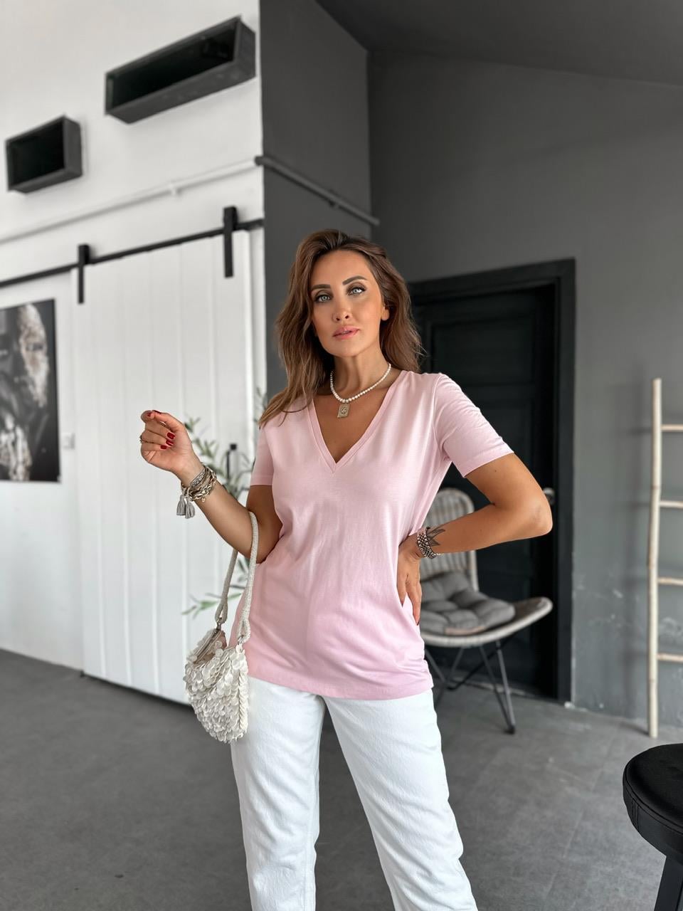 Pembe V Yaka Pamuklu Tshirt