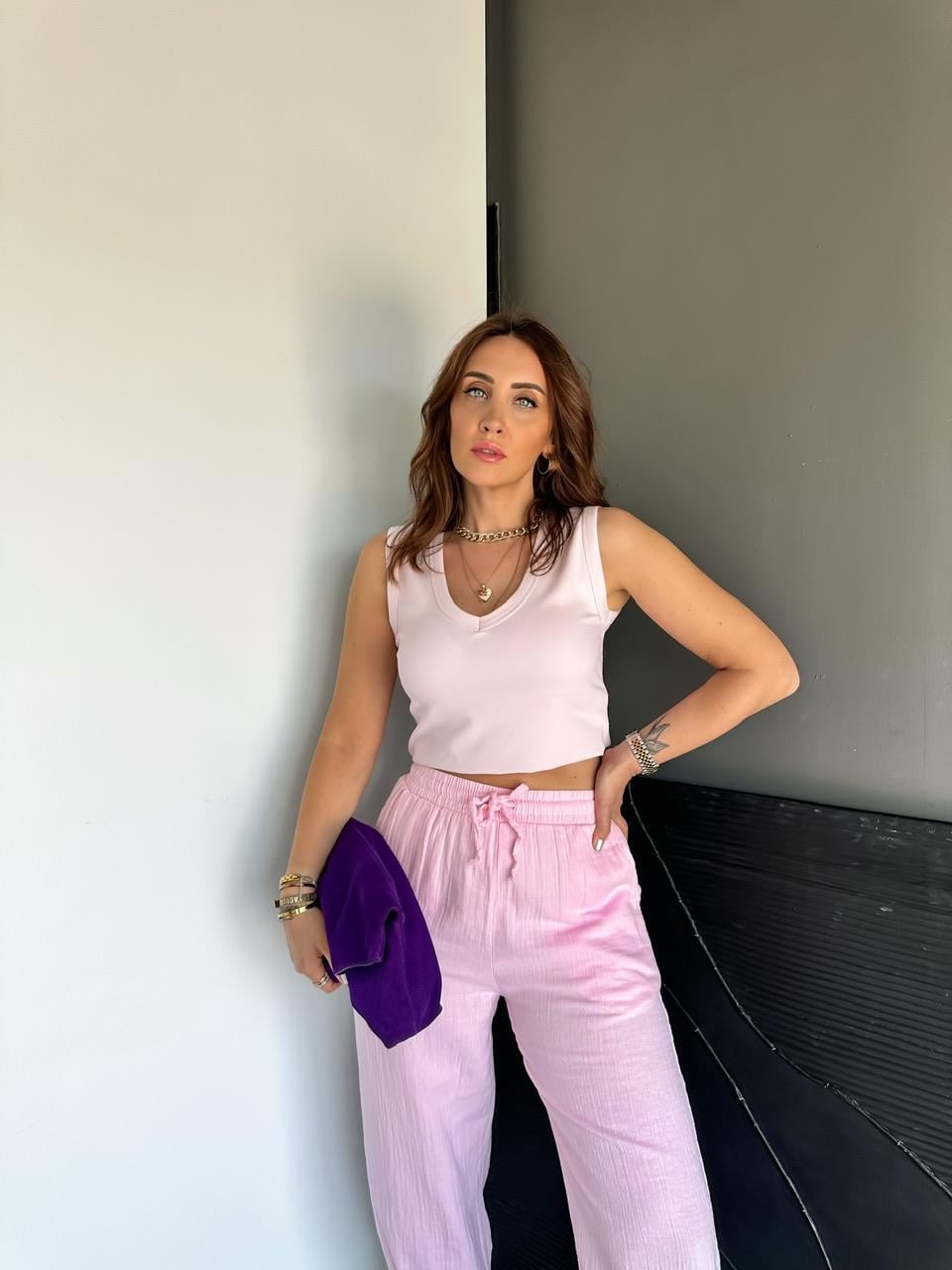Pembe V Yaka Pamuklu Tshirt