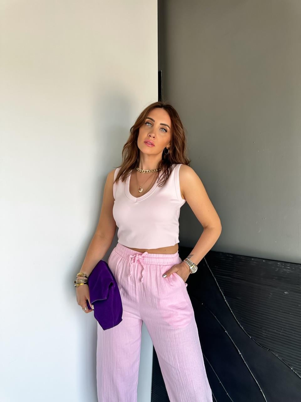 Pembe V Yaka Pamuklu Tshirt