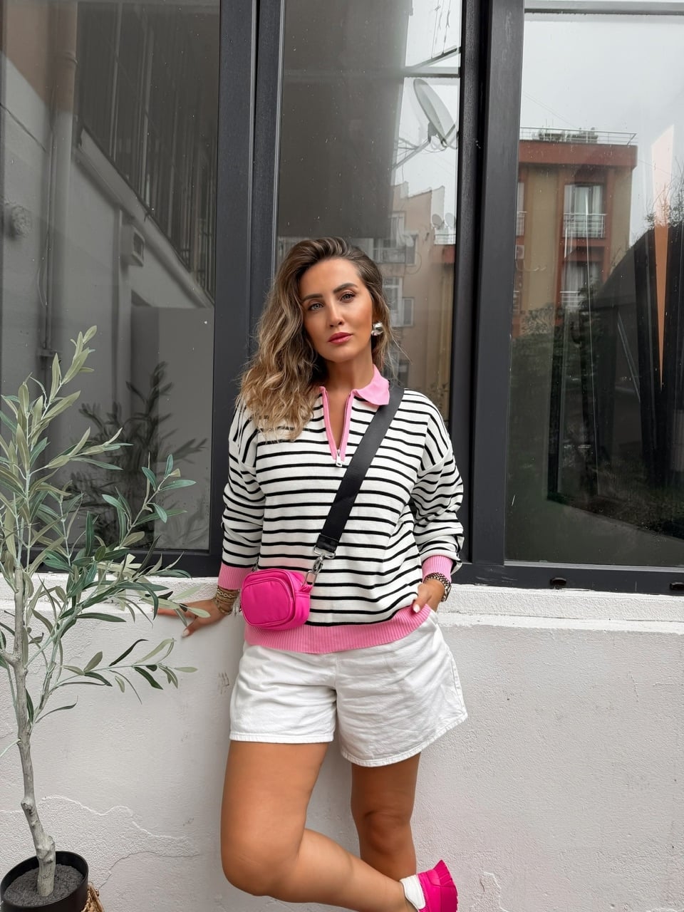 Pembe Yaka Fermuarlı Çizgili Triko