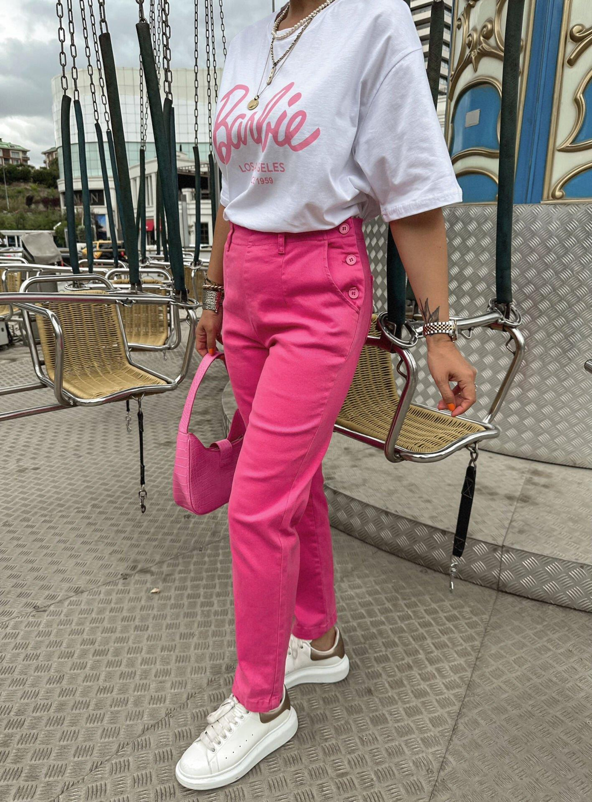Pembe Yandan Düğmeli Pantolon