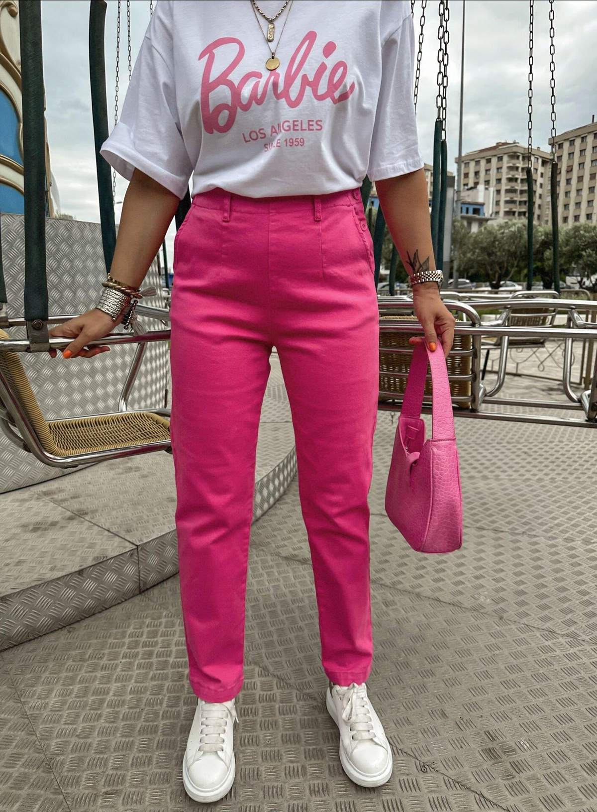 Pembe Yandan Düğmeli Pantolon