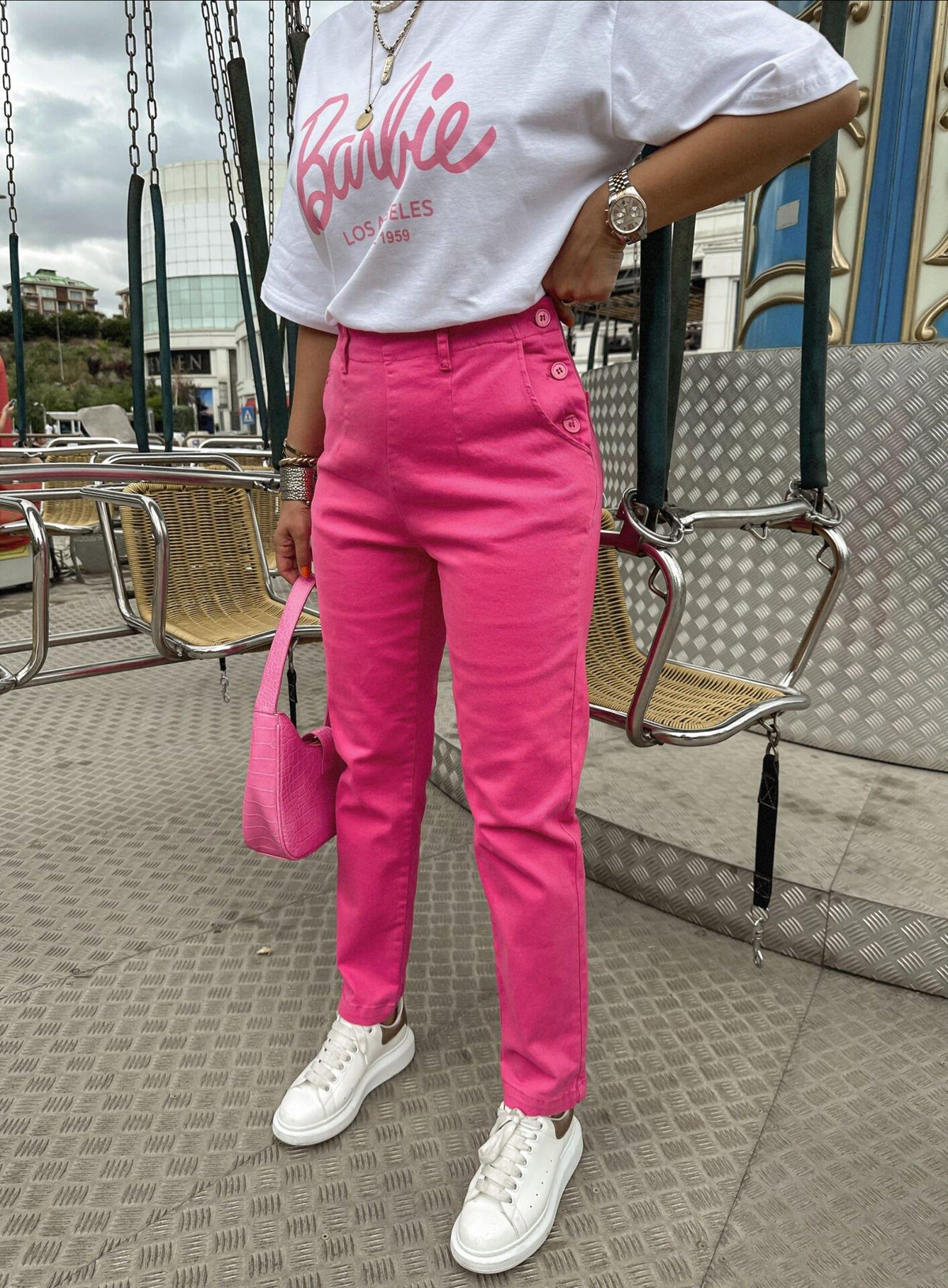 Pembe Yandan Düğmeli Pantolon