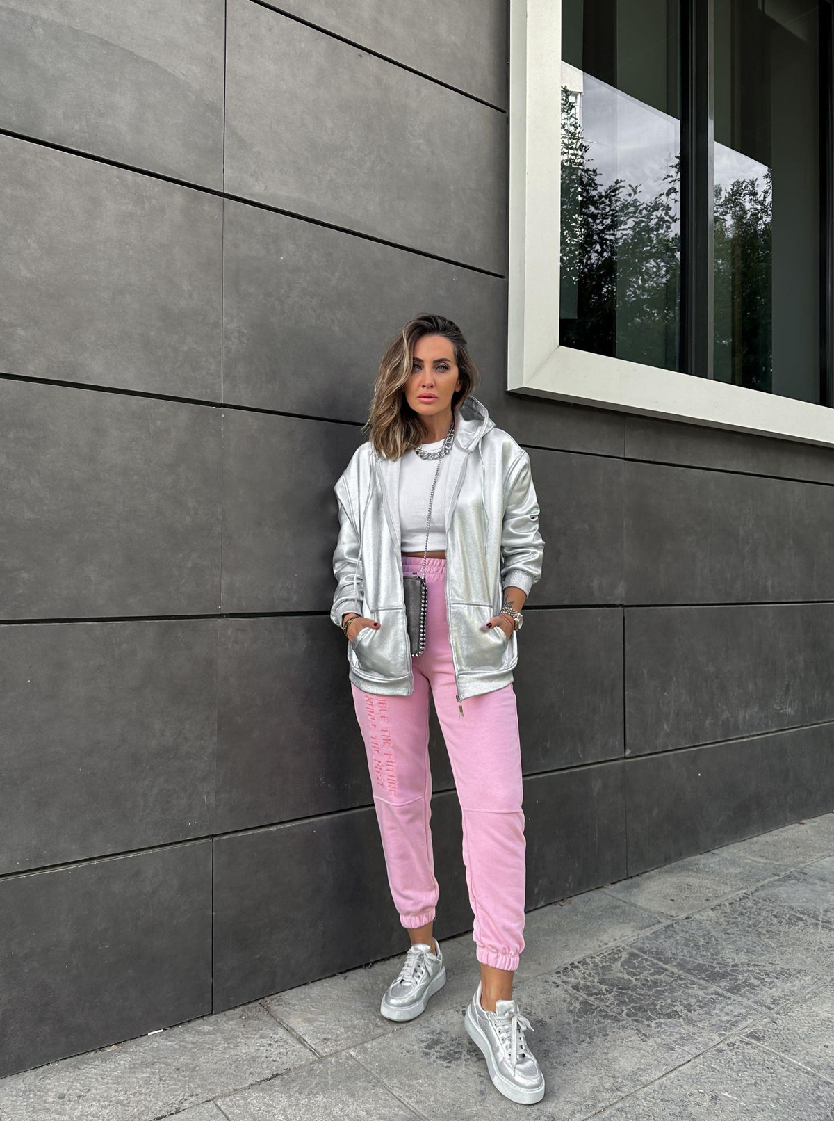 Pembe Yazı Detaylı Lastikli Eşofman