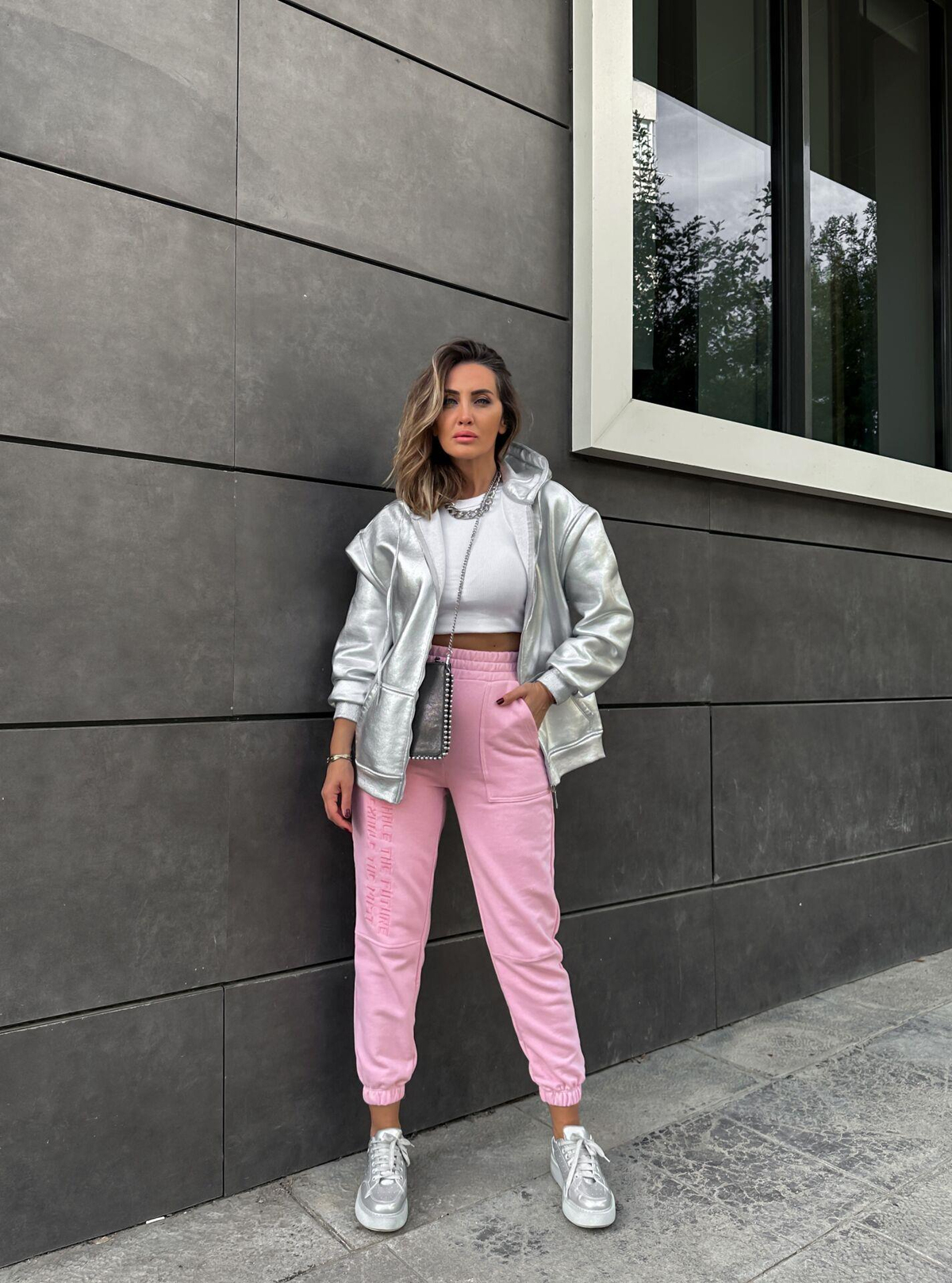 Pembe Yazı Detaylı Lastikli Eşofman