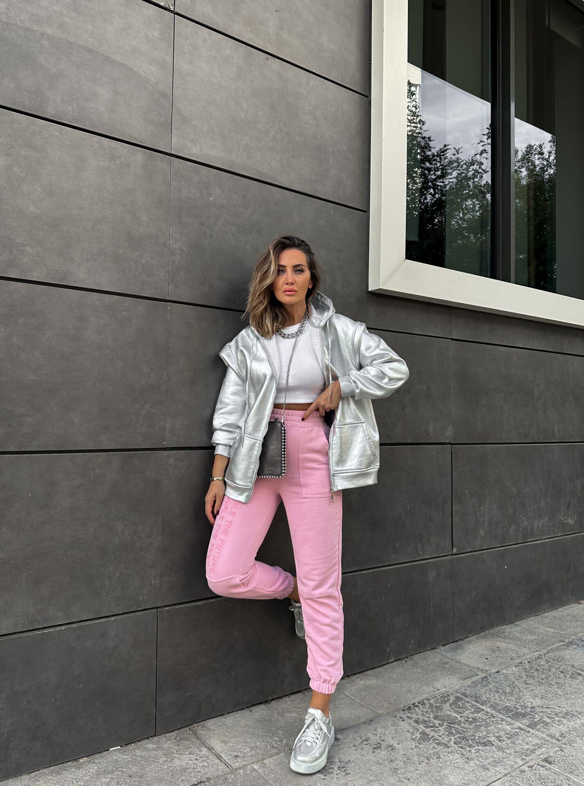 Pembe Yazı Detaylı Lastikli Eşofman