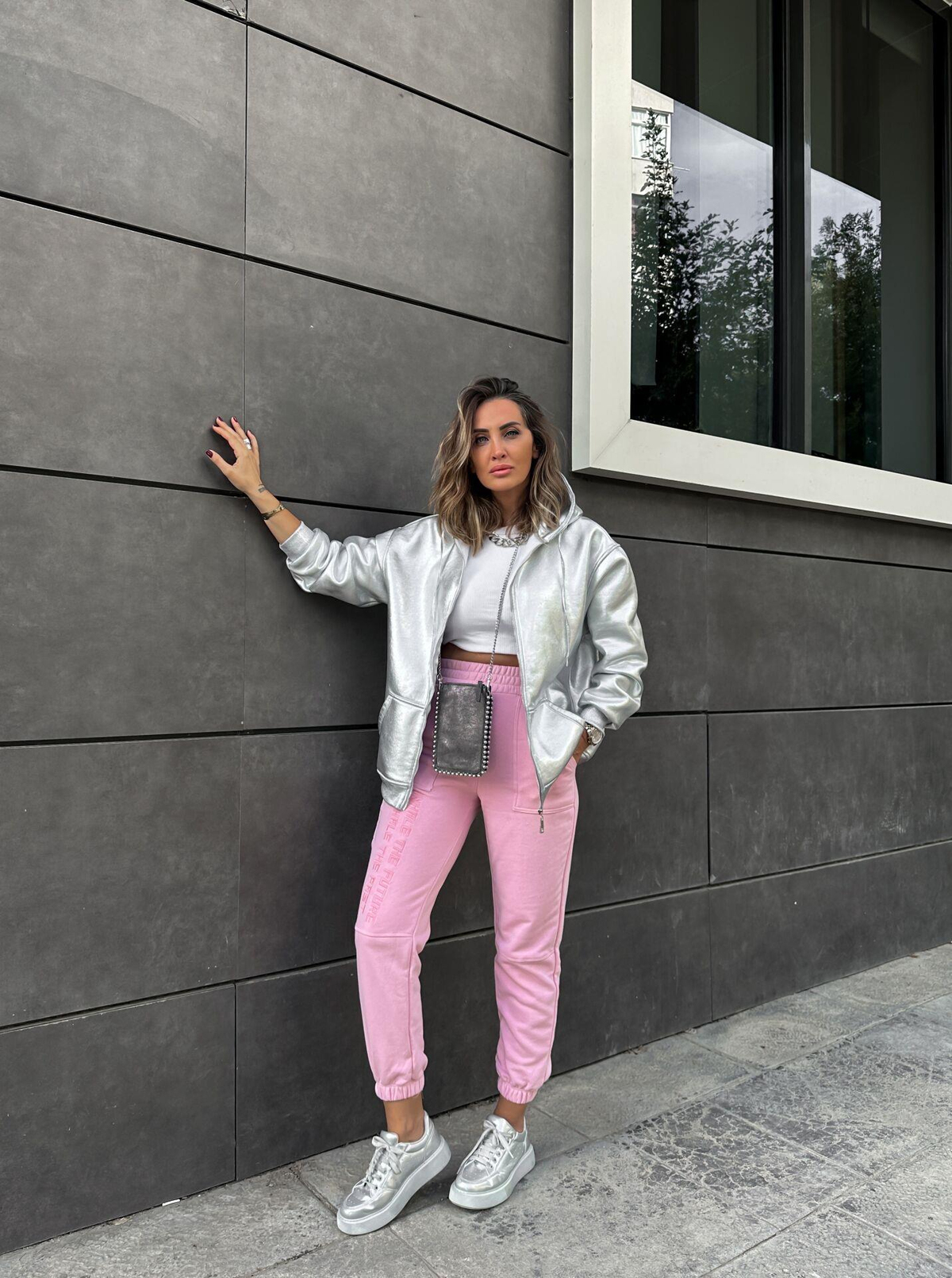 Pembe Yazı Detaylı Lastikli Eşofman