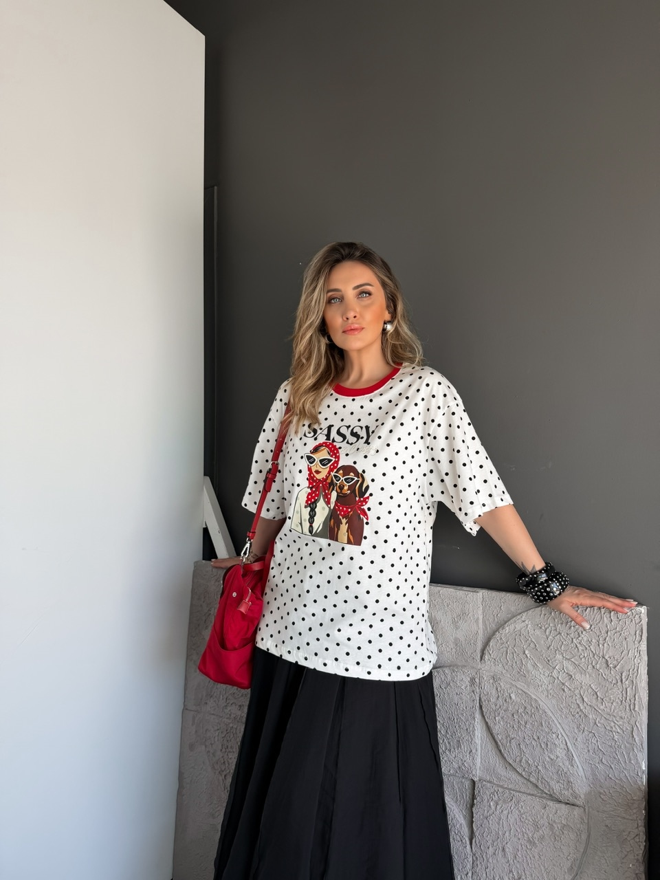 Puantiyeli Sassy Köpekli Tshirt