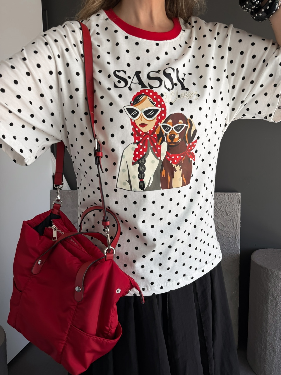 Puantiyeli Sassy Köpekli Tshirt