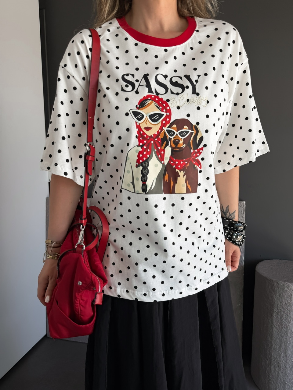 Puantiyeli Sassy Köpekli Tshirt