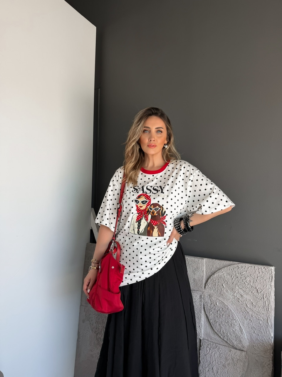 Puantiyeli Sassy Köpekli Tshirt