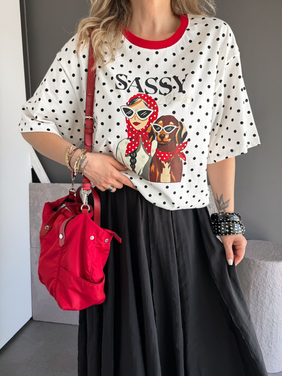 Puantiyeli Sassy Köpekli Tshirt
