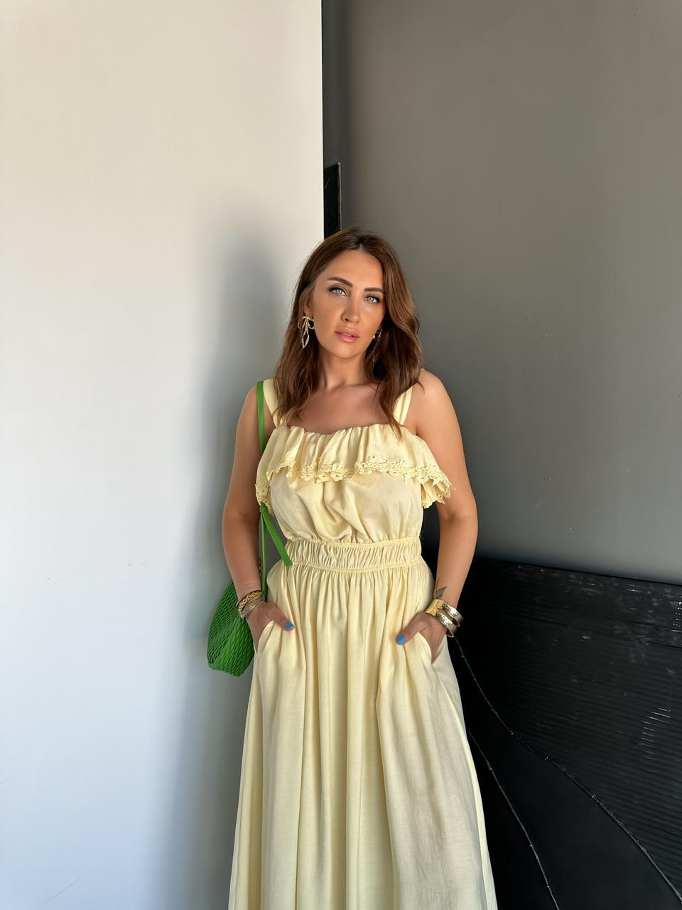 Sarı Askılı Göğüsü Fistolu Elbise