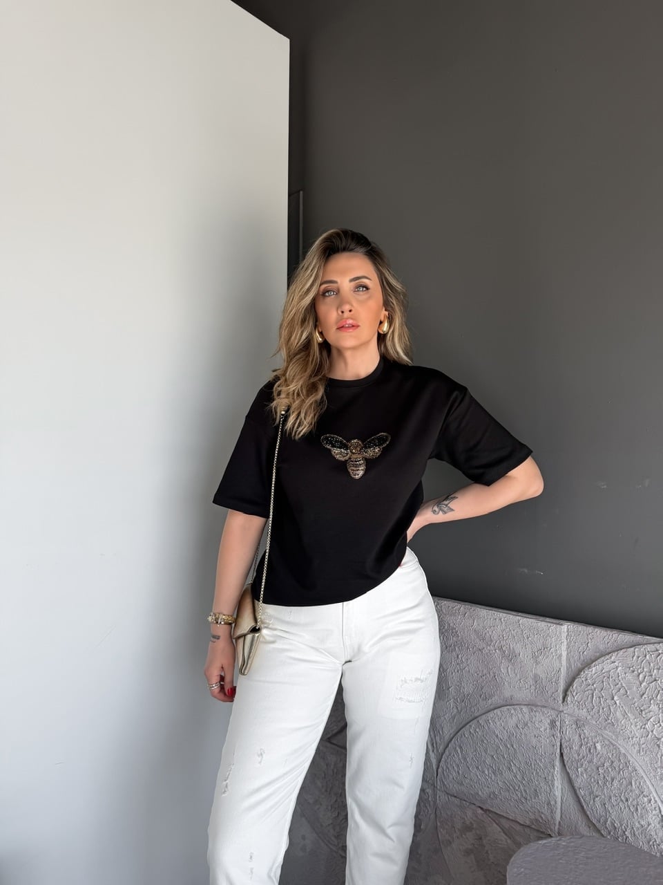 Siyah Arı İşlemeli Cotton Tshirt