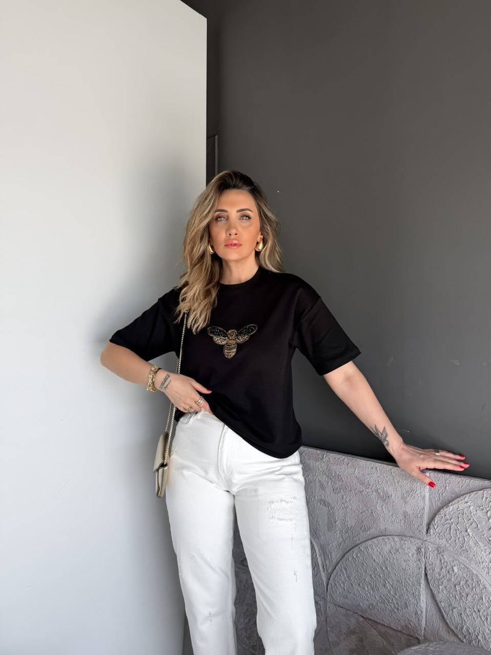 Siyah Arı İşlemeli Cotton Tshirt