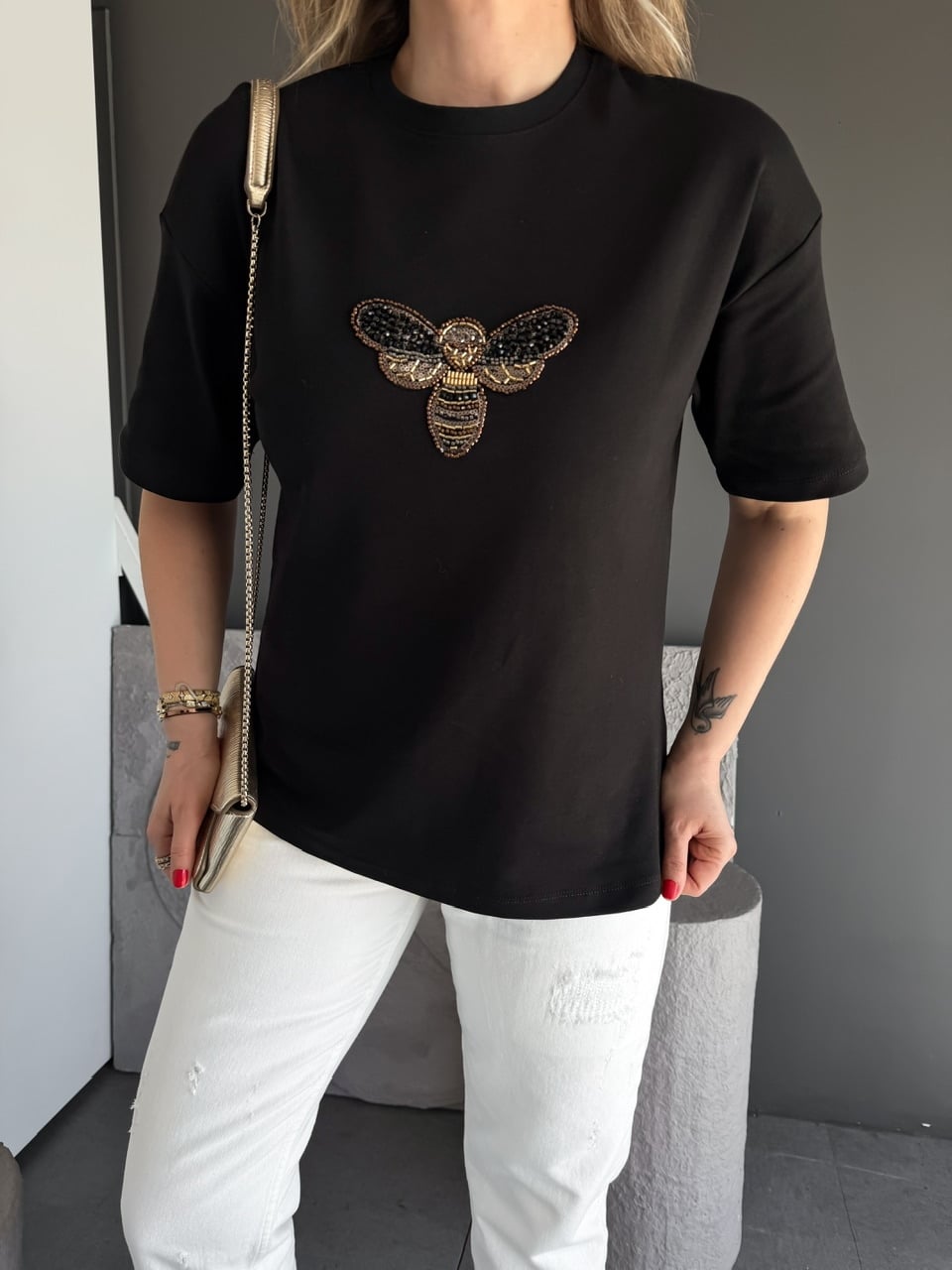 Siyah Arı İşlemeli Cotton Tshirt