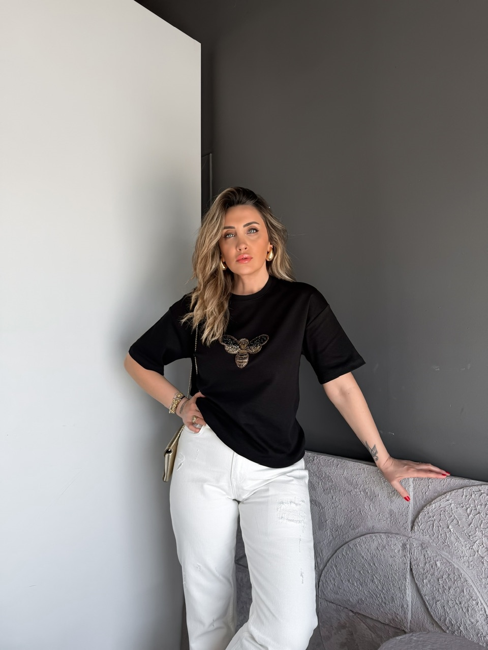 Siyah Arı İşlemeli Cotton Tshirt
