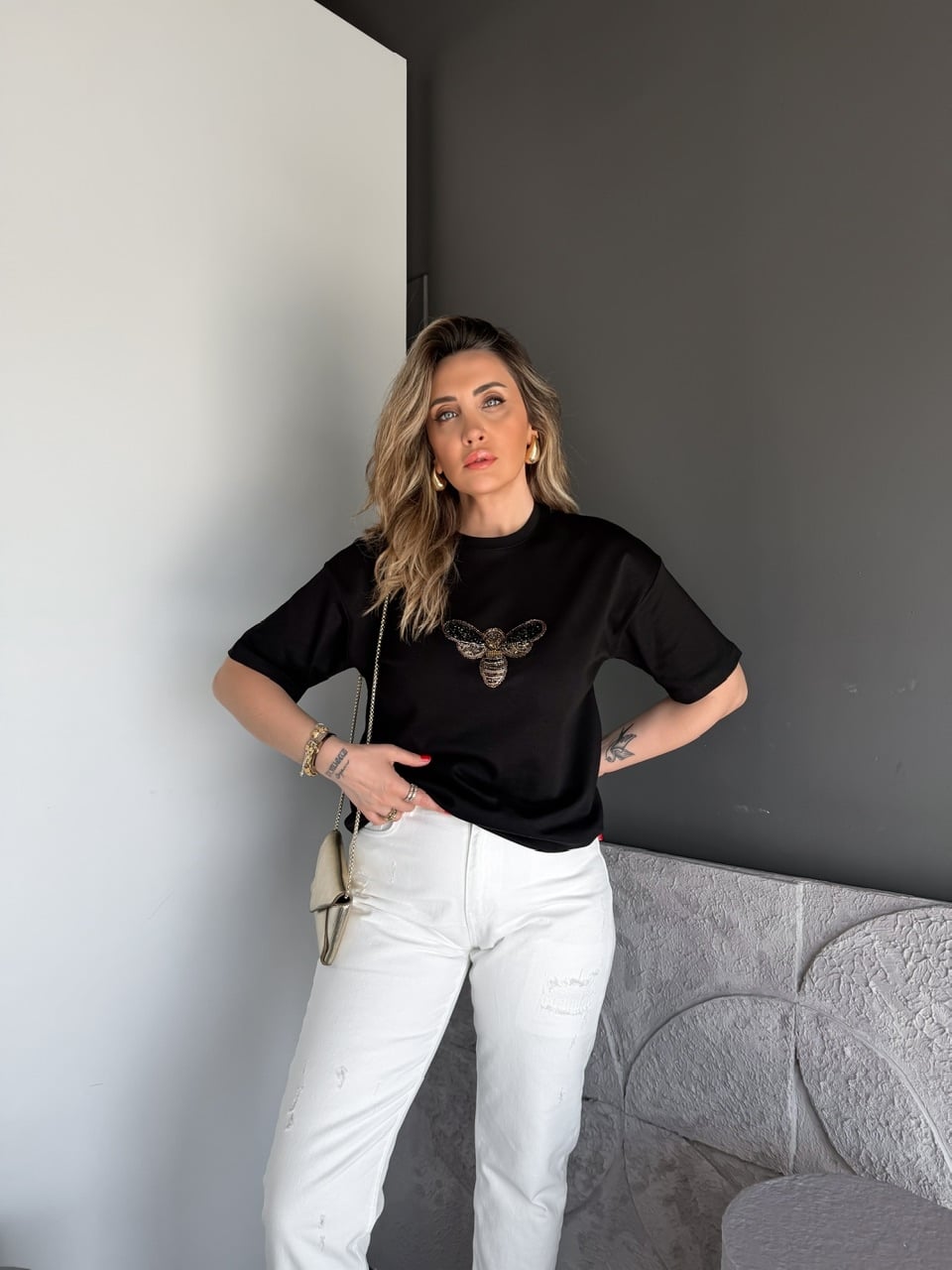 Siyah Arı İşlemeli Cotton Tshirt