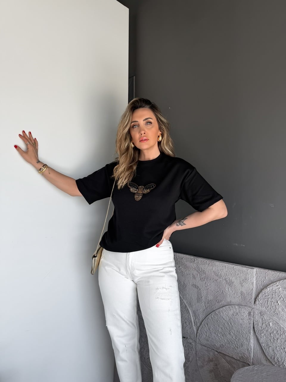 Siyah Arı İşlemeli Cotton Tshirt