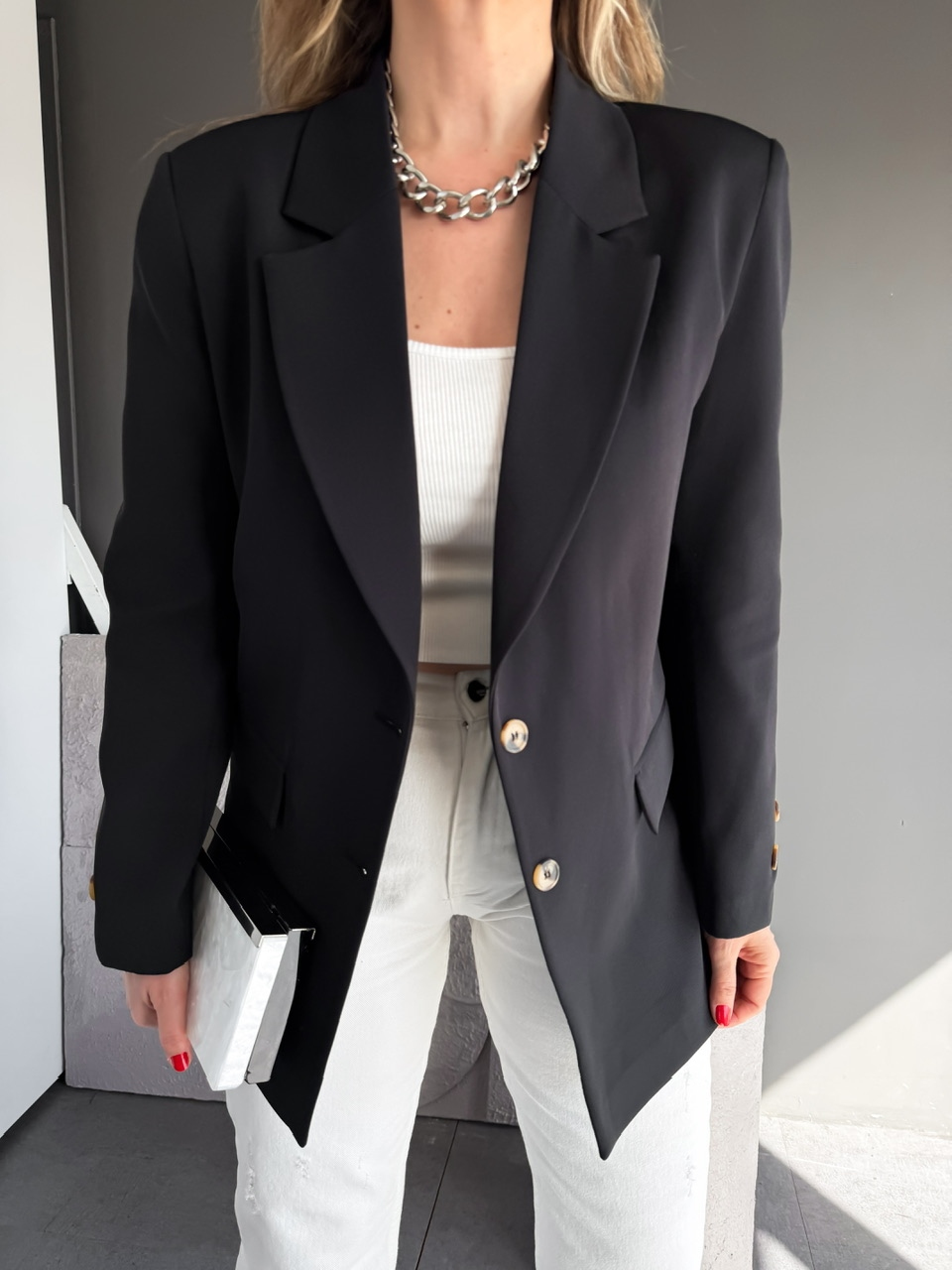 Siyah Asimetrik Düğmeli Blazer Ceket