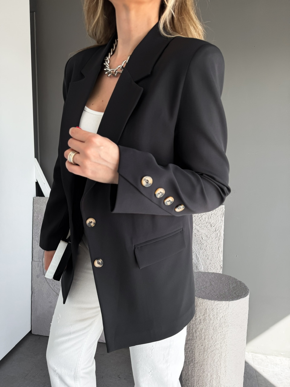 Siyah Asimetrik Düğmeli Blazer Ceket
