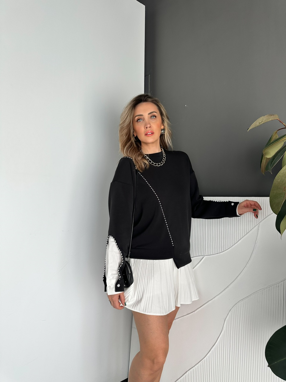 Siyah Asimetrik Gömlek Detaylı Sweatshirt