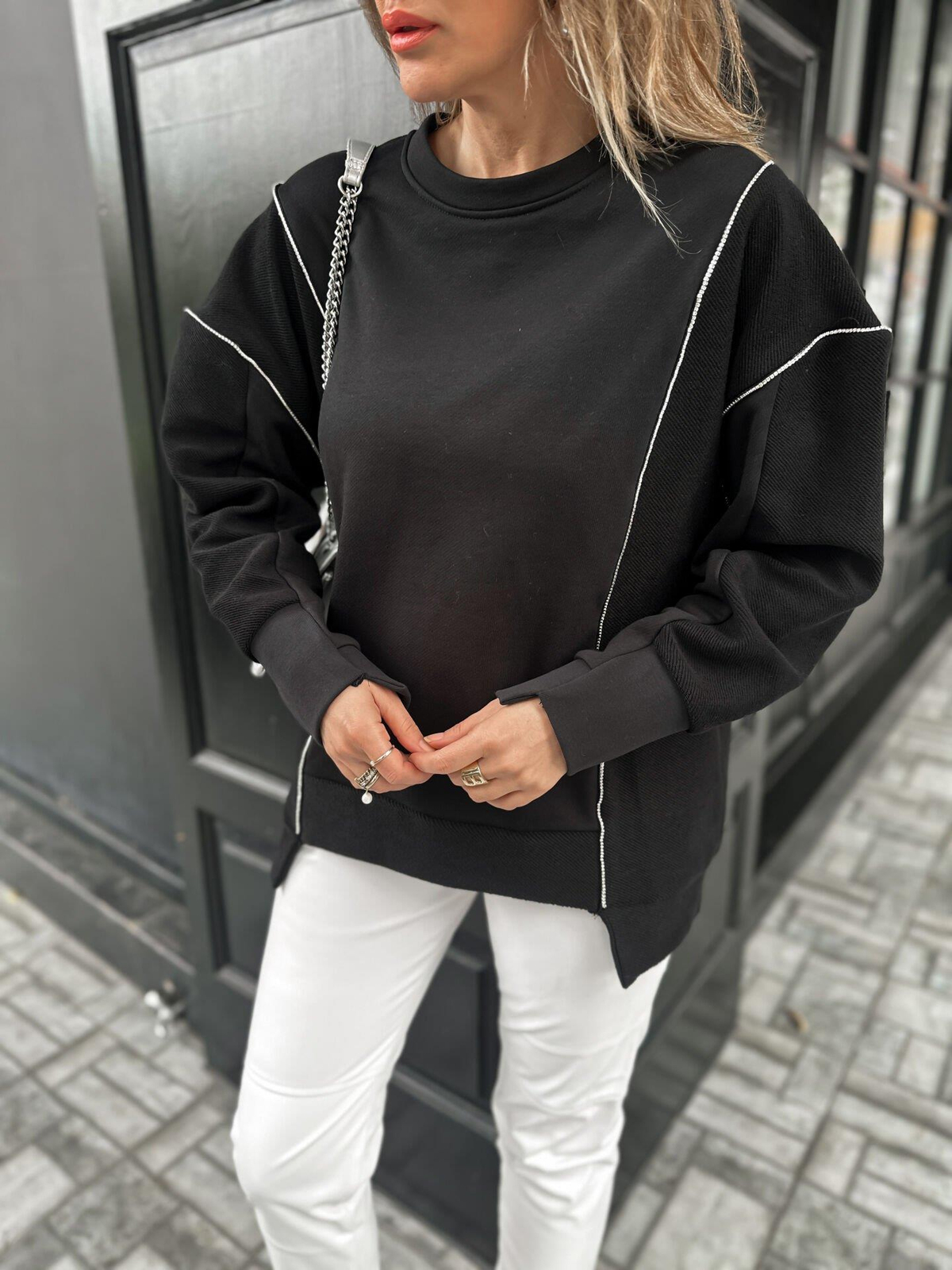 Siyah Asimetrik Taşlı Sweatshirt