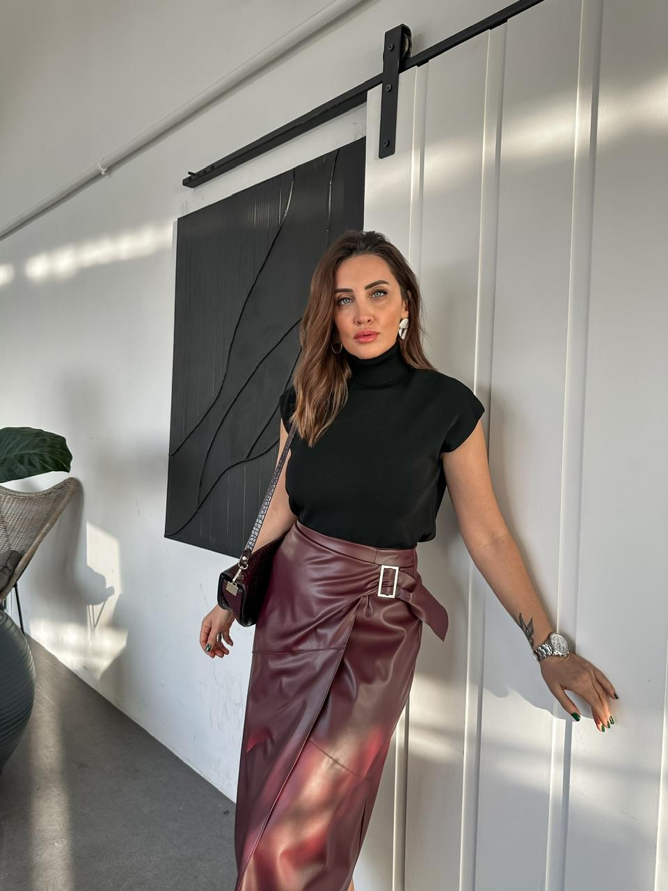 Siyah Balıkçı Yaka Kolsuz Triko