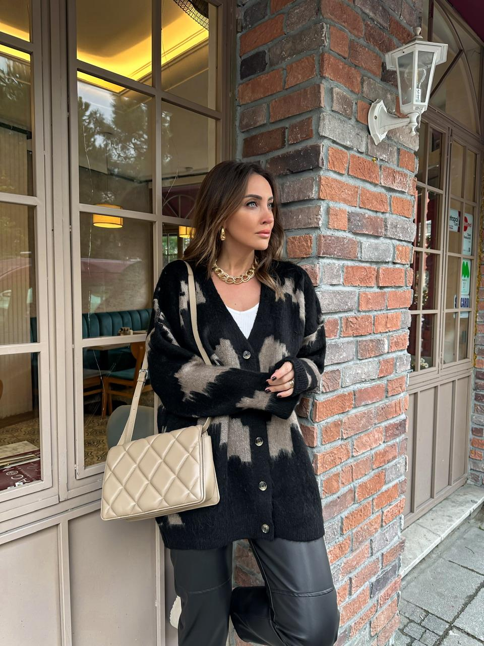 Siyah Batik Desen Dokulu Hırka