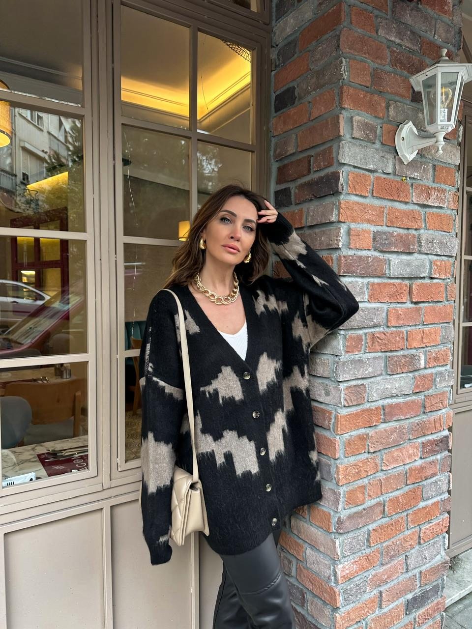 Siyah Batik Desen Dokulu Hırka