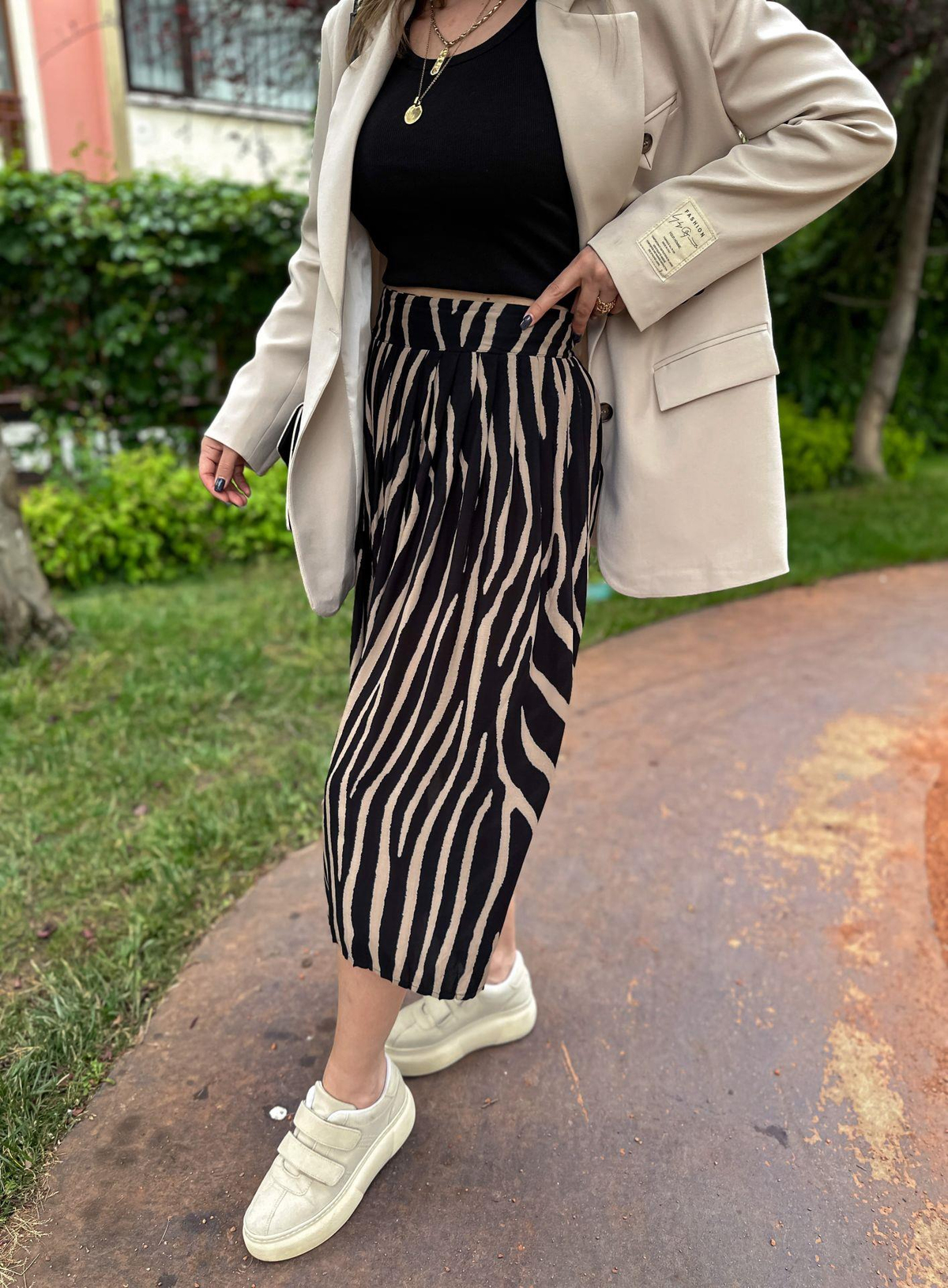 Siyah Bej Zebra Desenli Etek