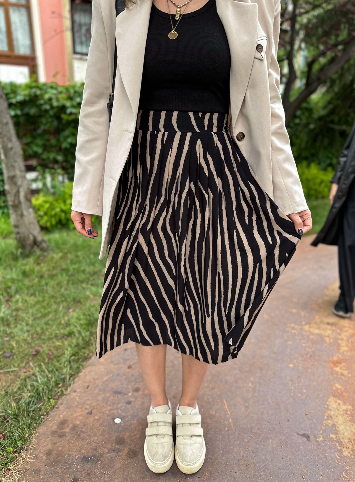 Siyah Bej Zebra Desenli Etek