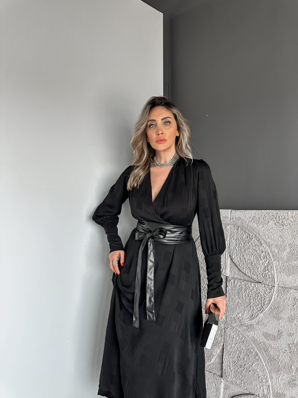 Siyah Beli Deri Kemerli Şifon Elbise