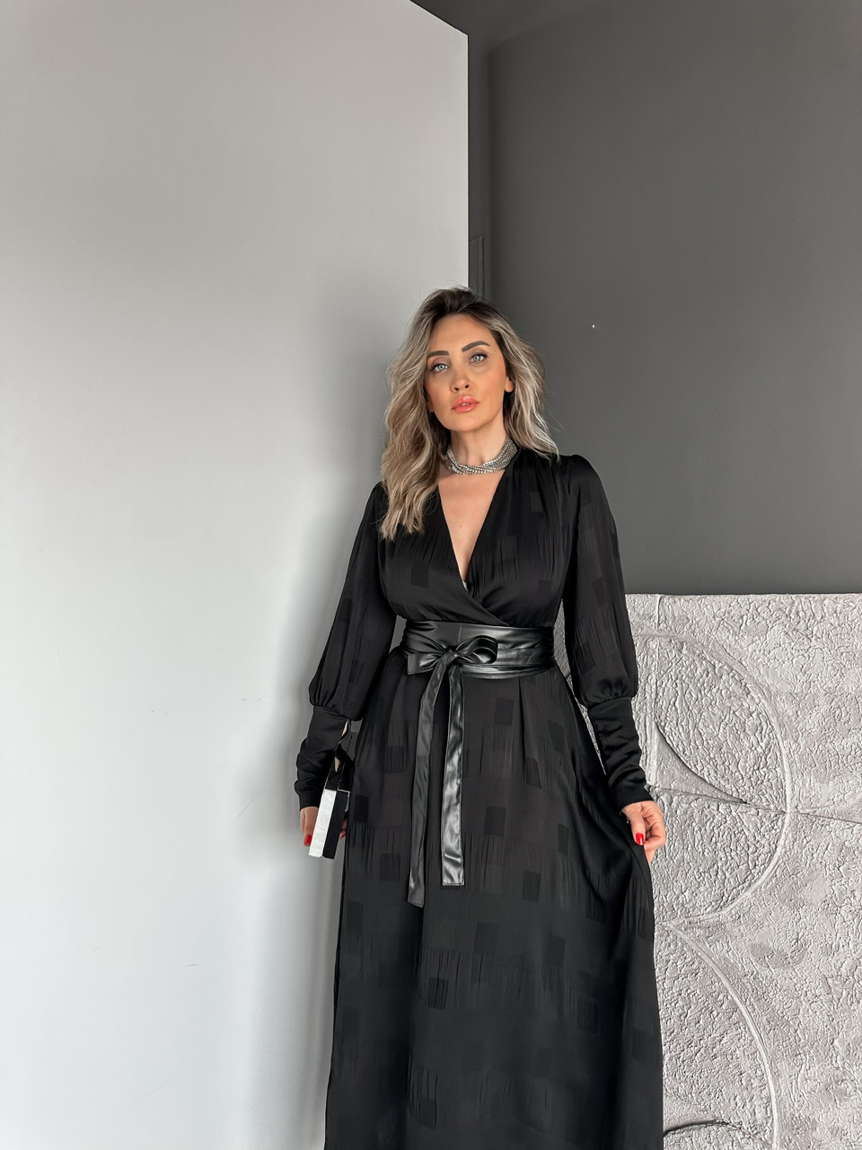 Siyah Beli Deri Kemerli Şifon Elbise