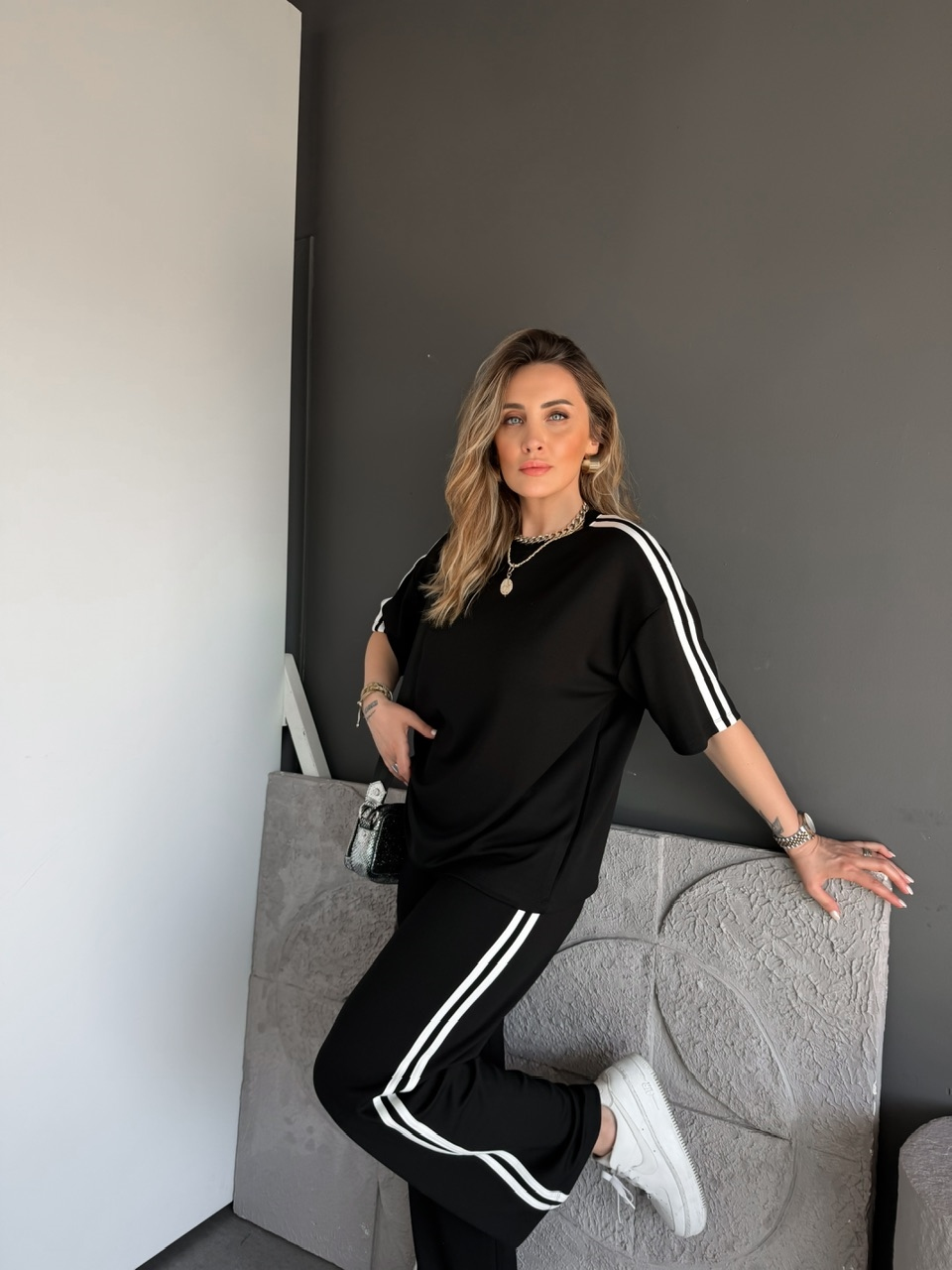 Siyah Beyaz Biyeli Modal Basic Takım