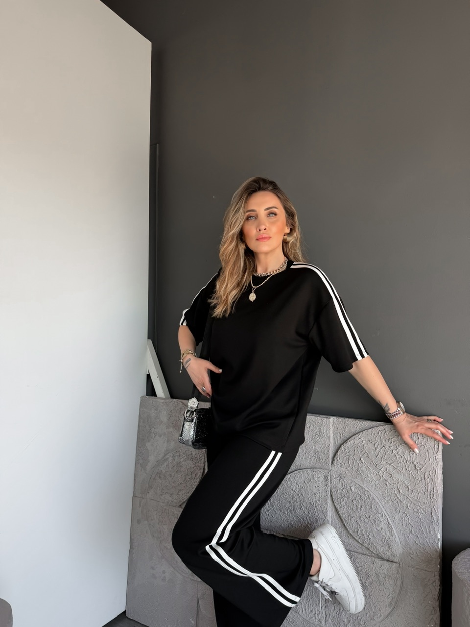 Siyah Beyaz Biyeli Modal Basic Takım