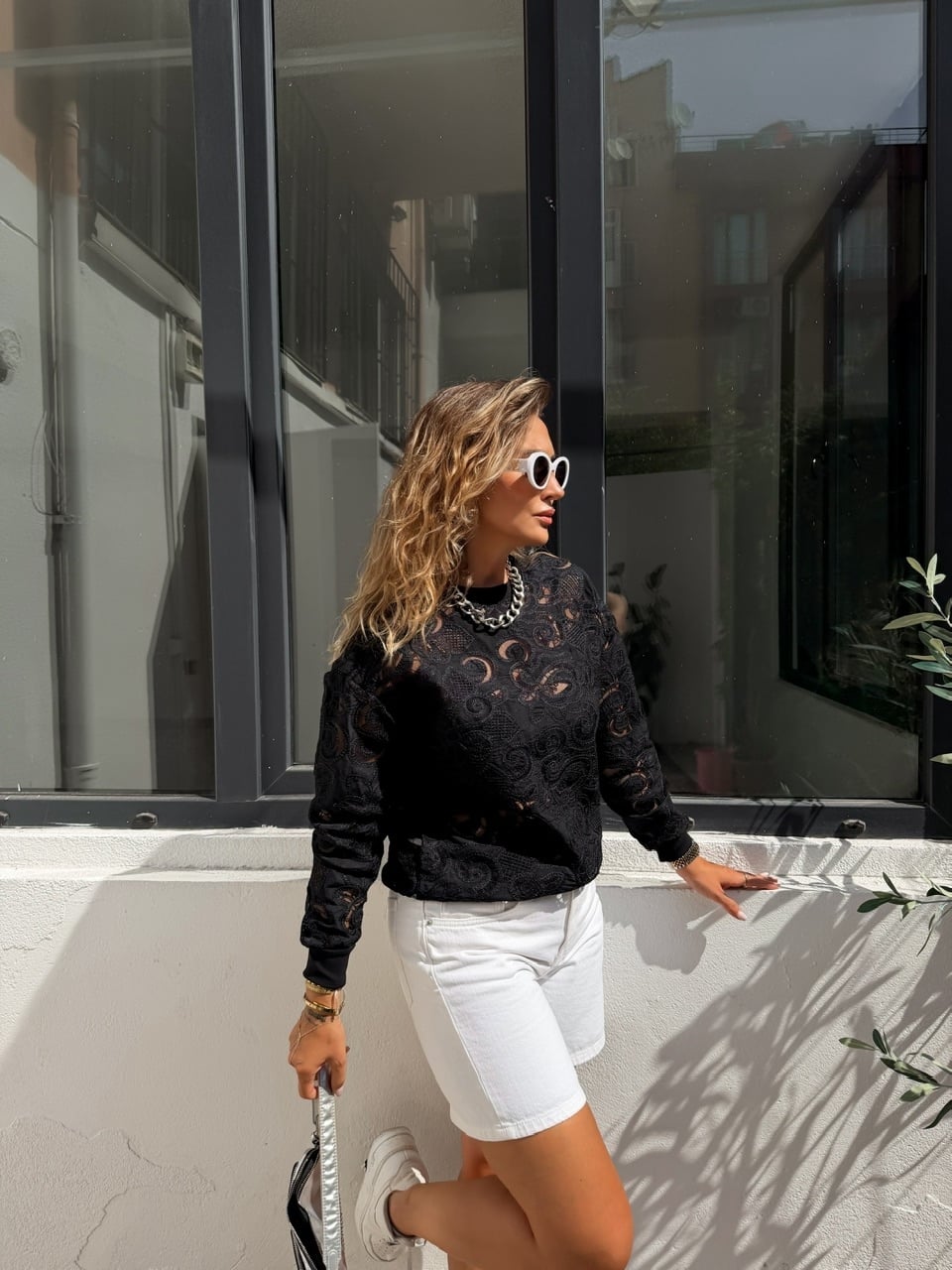 Siyah Bisiklet Yaka Dantelli Sweatshirt