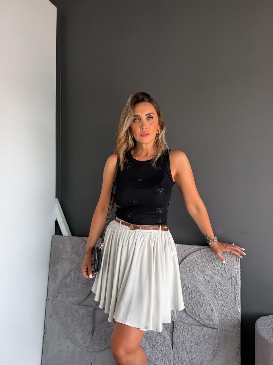 Siyah Boncuk İşlemeli Likralı Atlet
