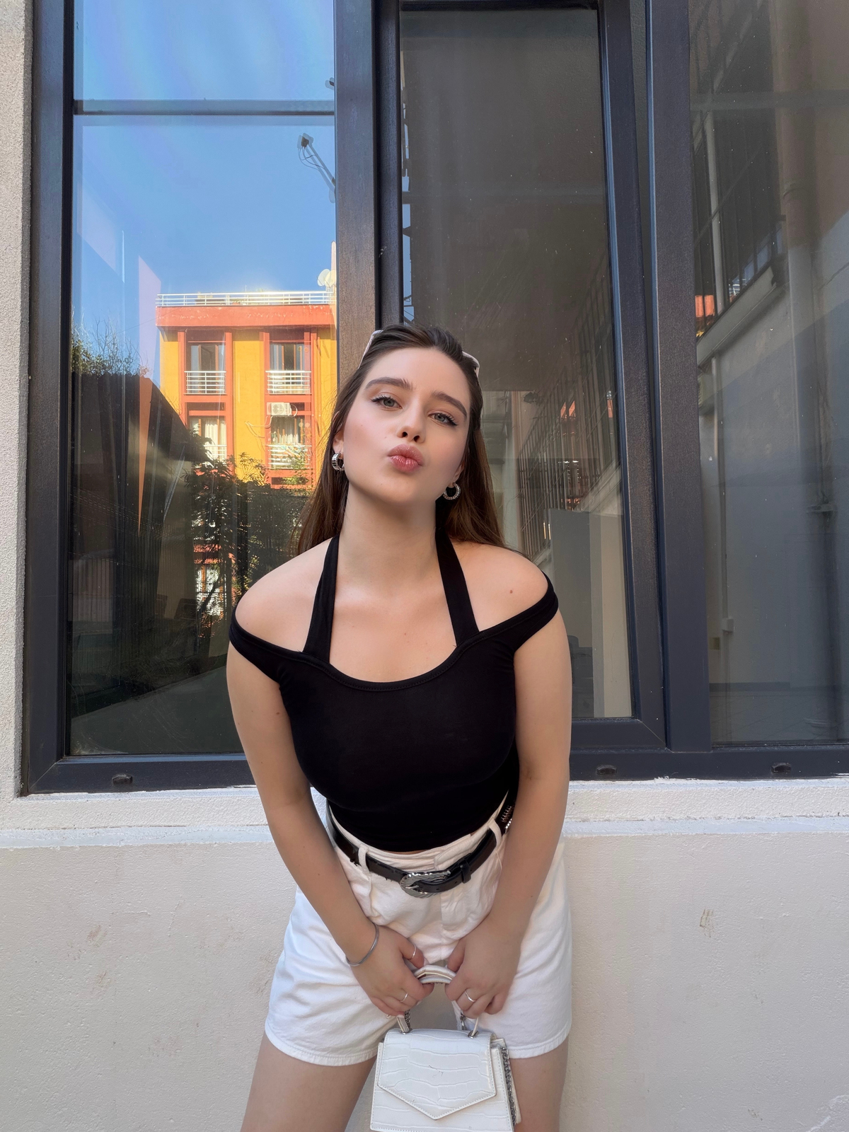Siyah Boyundan Askılı Bluz