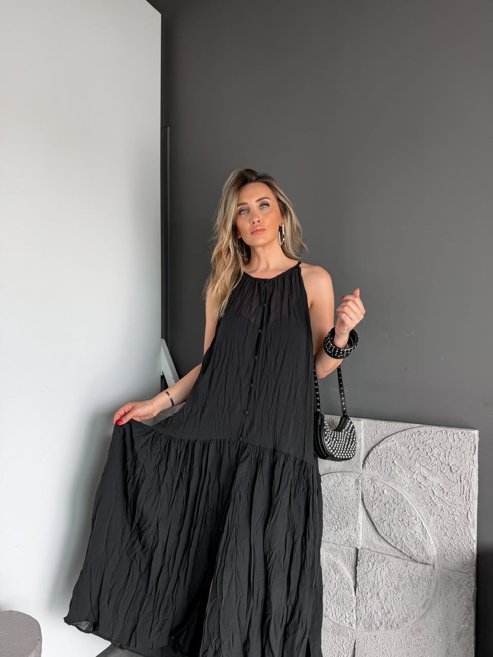 Siyah Buruşuk Kumaş Halter Yaka Elbise