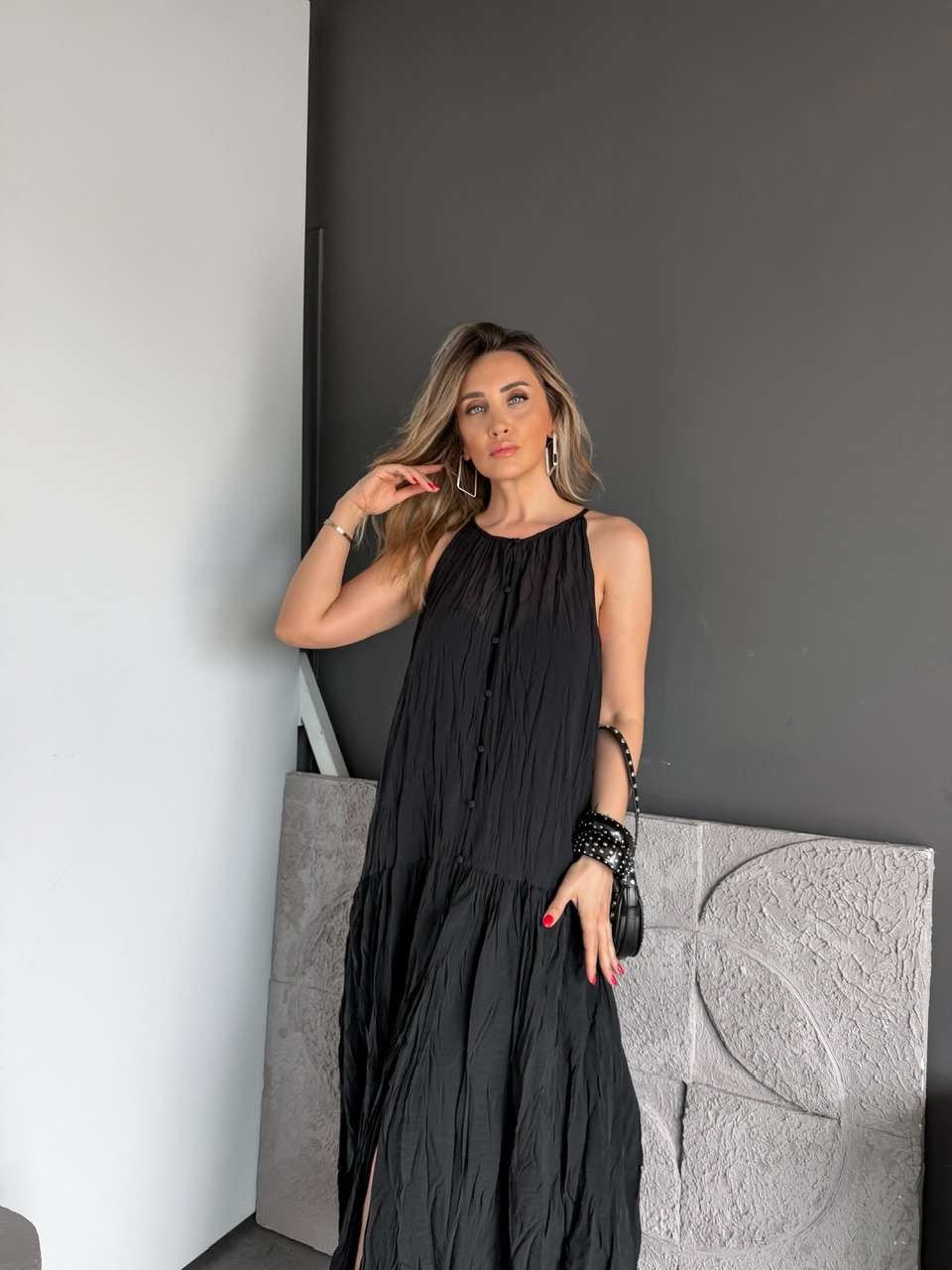 Siyah Buruşuk Kumaş Halter Yaka Elbise