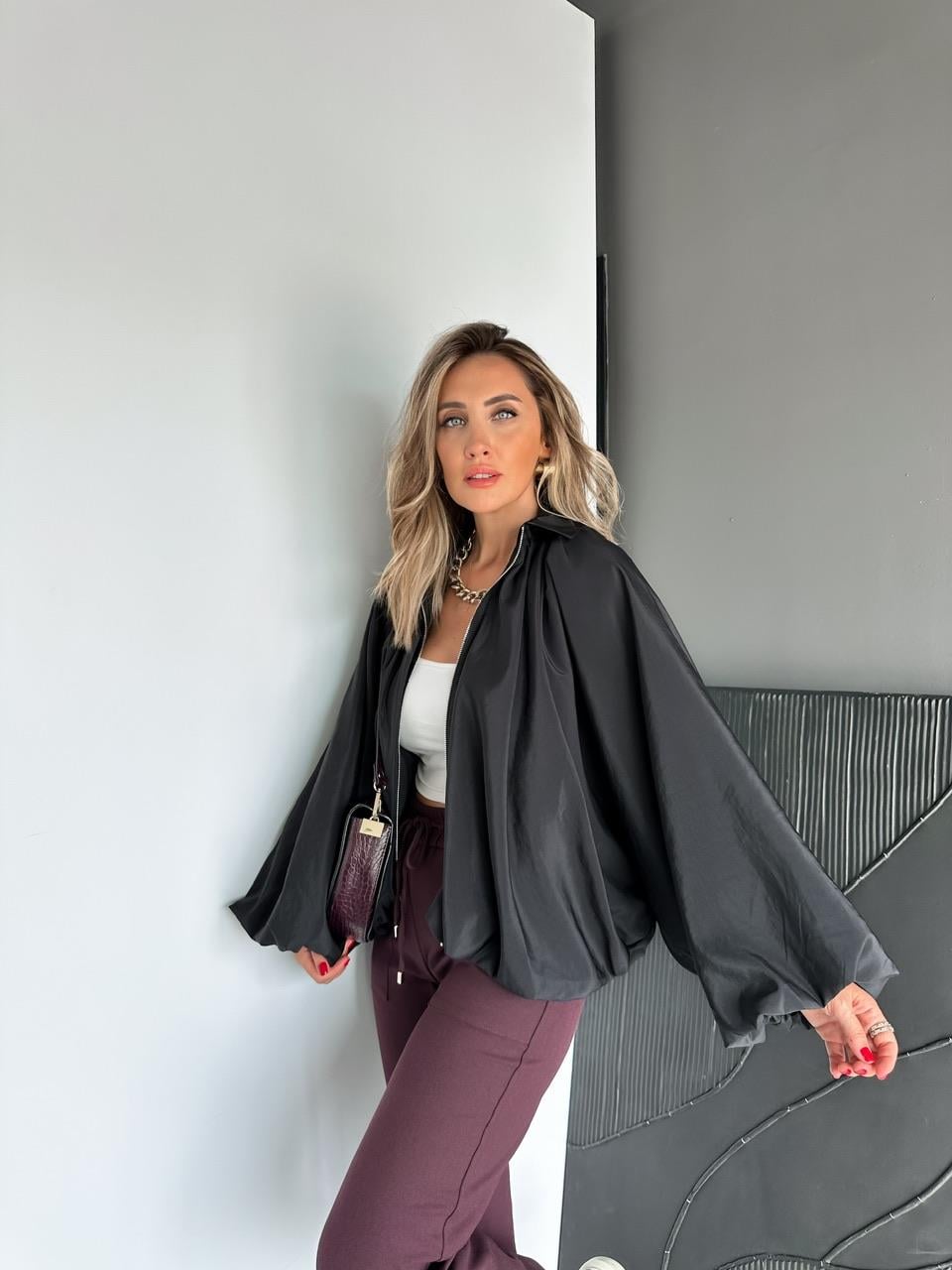 Siyah Büzgü Detaylı Bomber Ceket