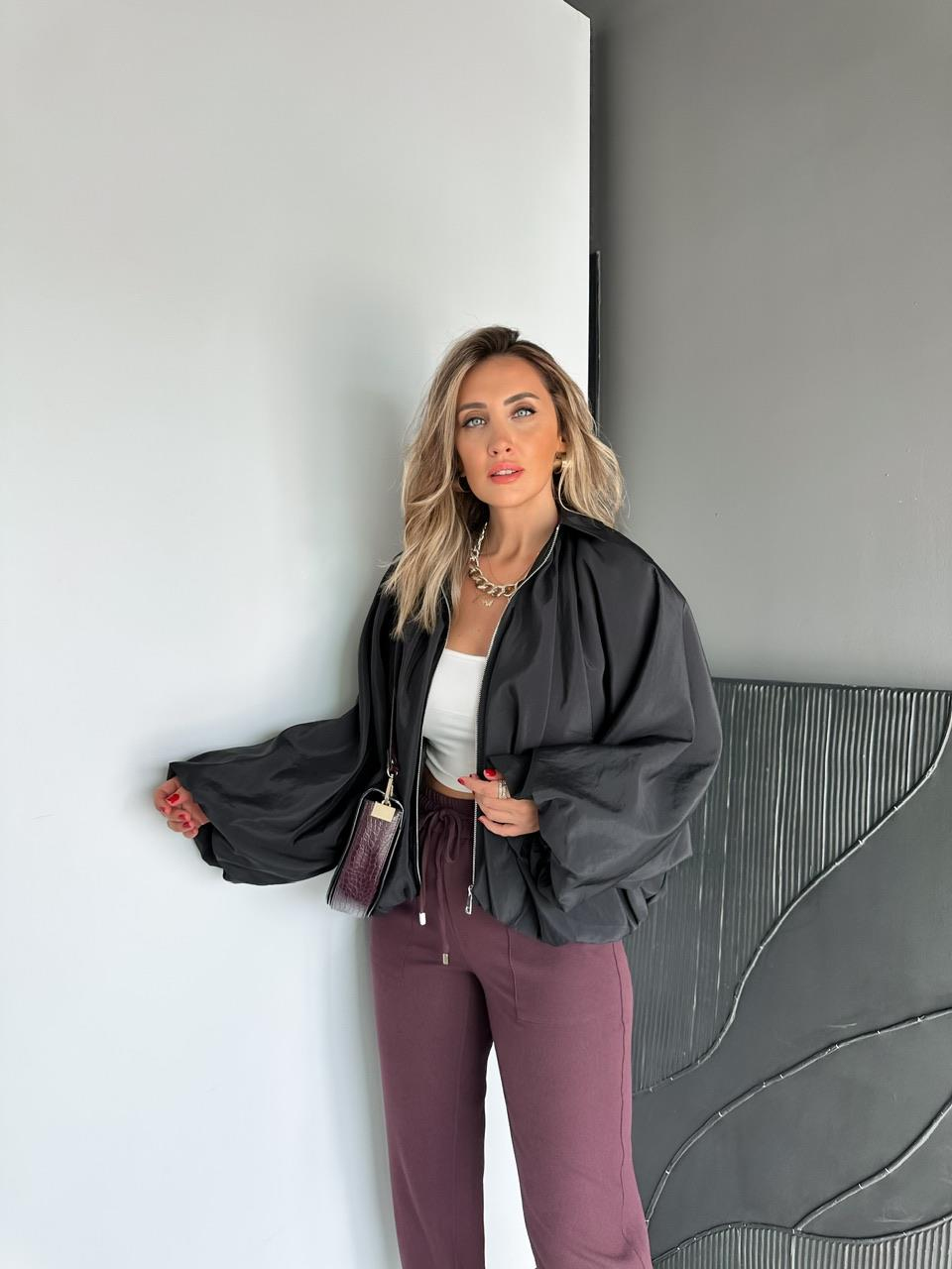 Siyah Büzgü Detaylı Bomber Ceket